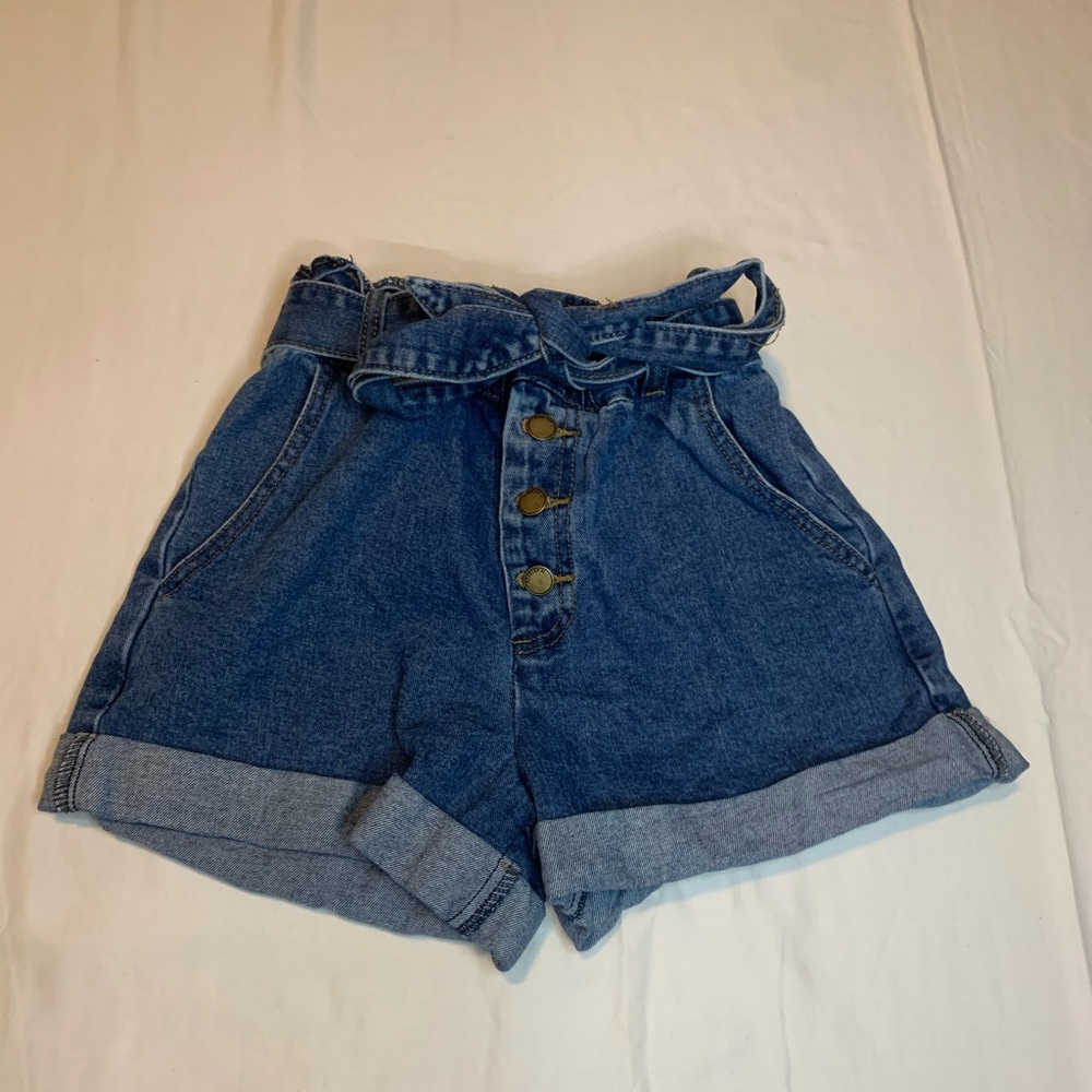 Denim shorts tie accessory